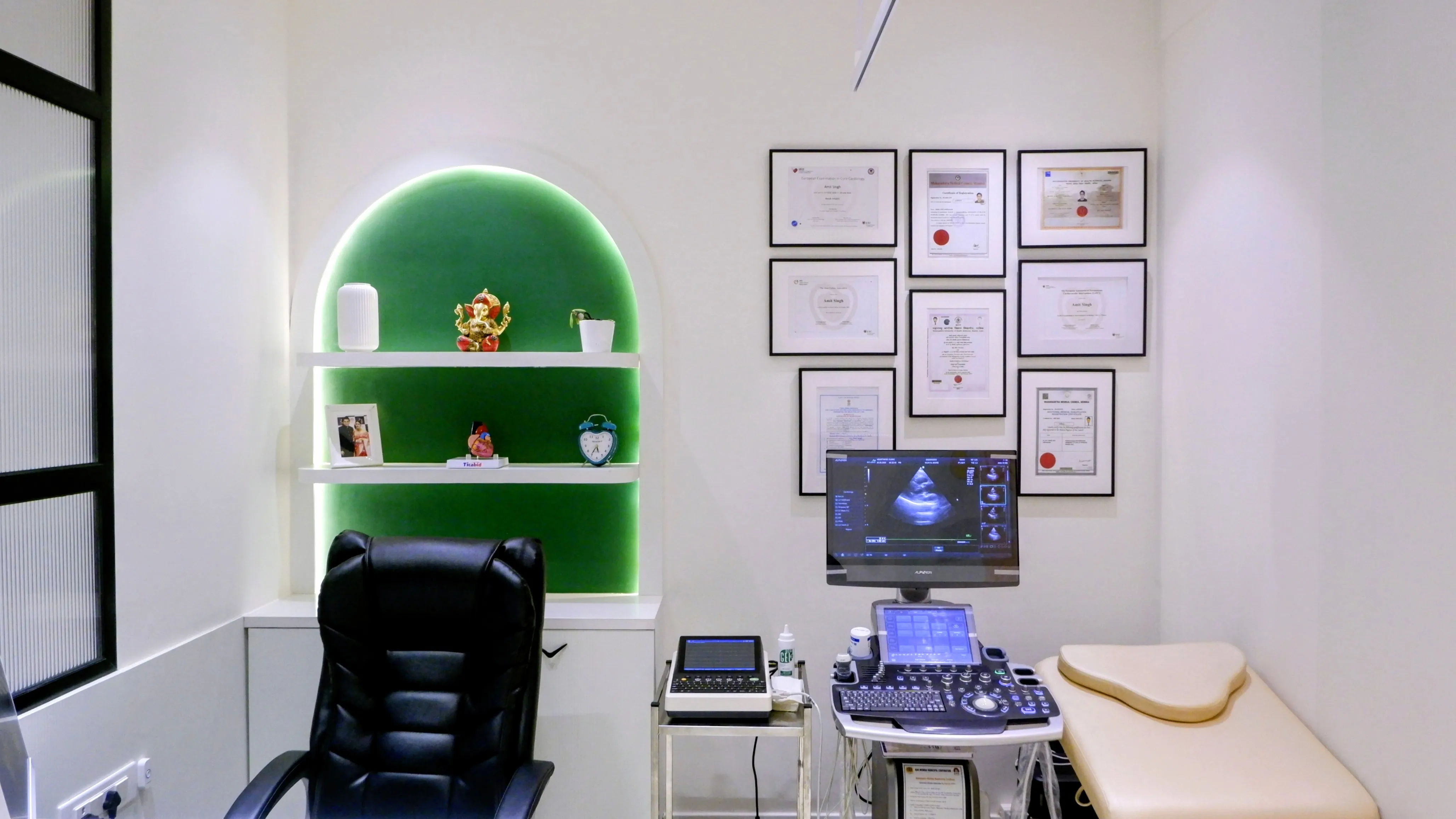 Dr. Amit Singh cardiology consultation room in Vashi