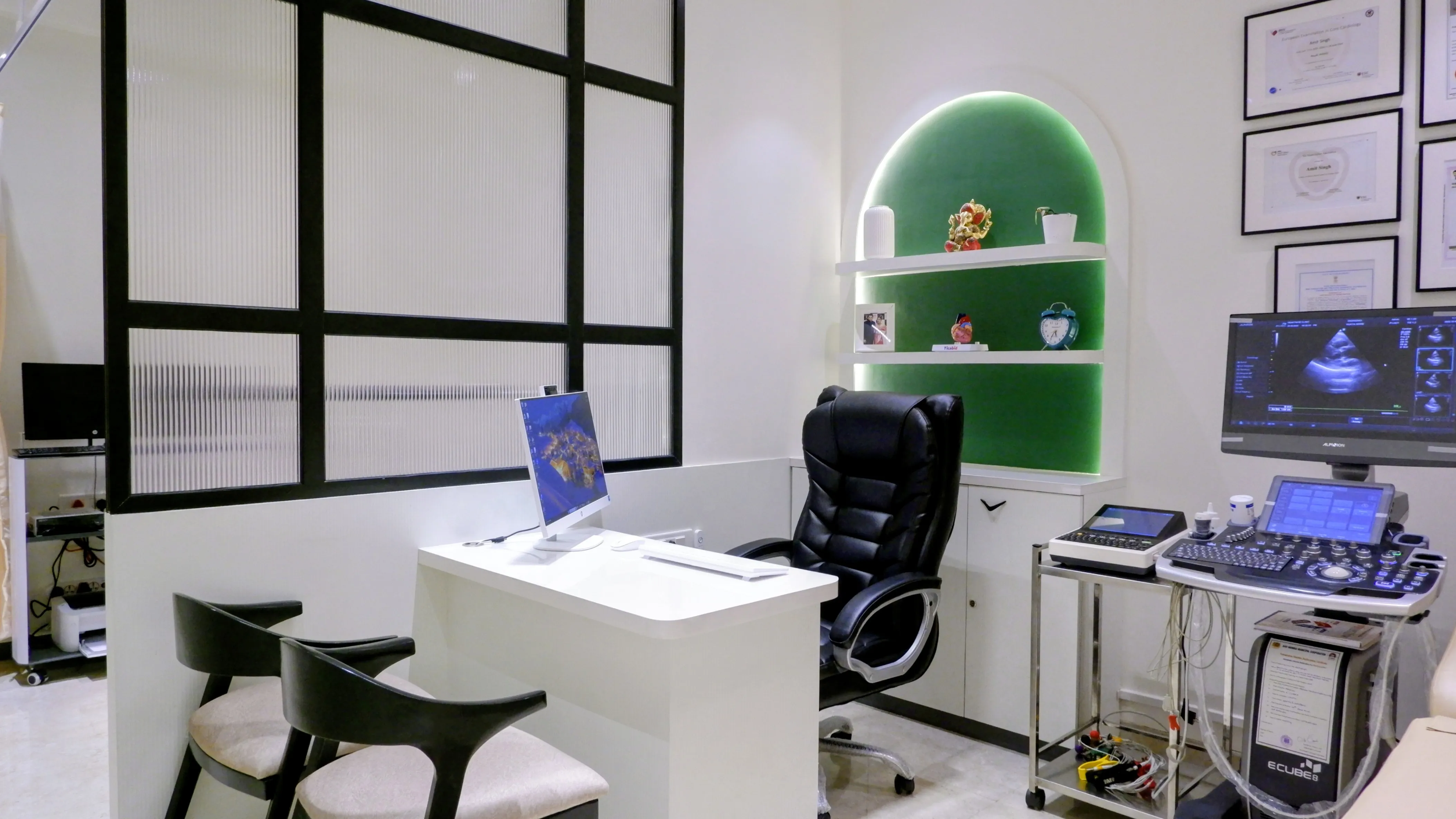 Dr. Amit Singh cardiology consultation room in Vashi
